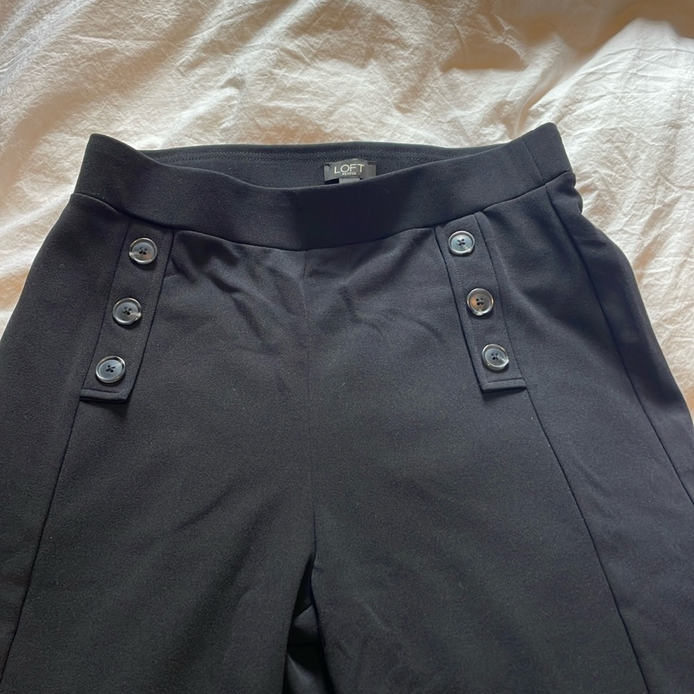 Loft trousers with buttons